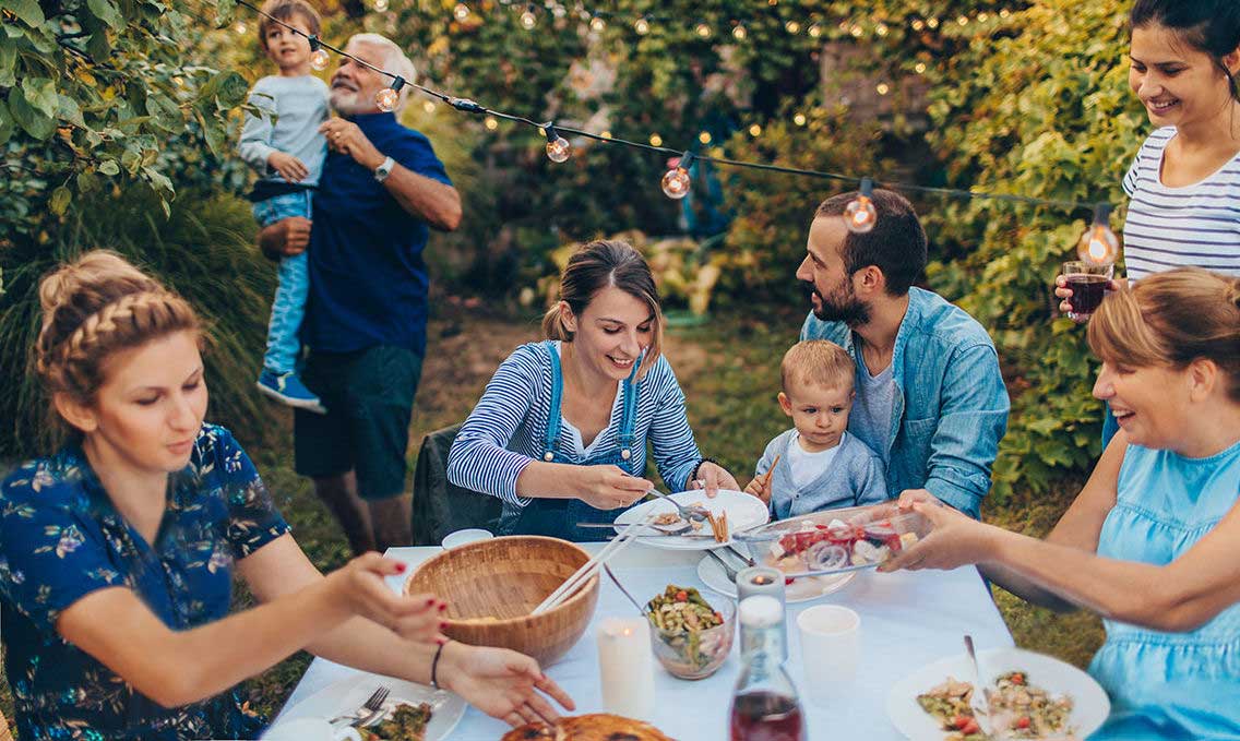 hero-banner-family-dining
